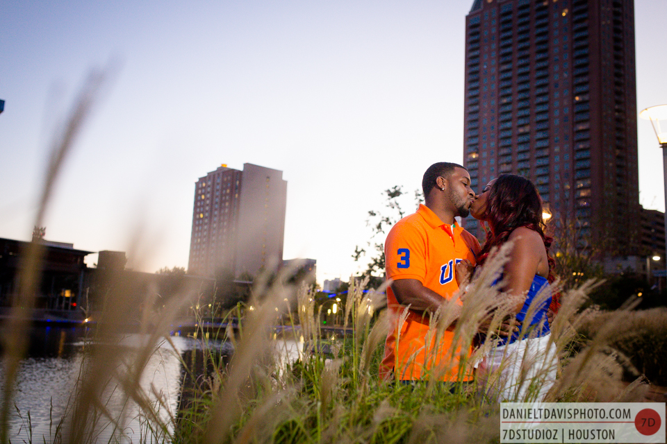 DISCOVERY GREEN ENGAGEMENT PHOTOS