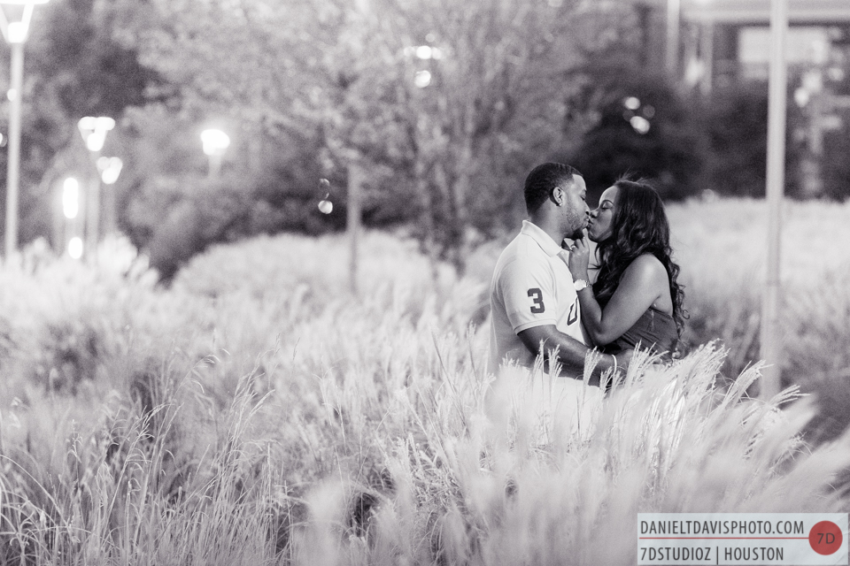 DISCOVERY GREEN ENGAGEMENT PHOTOS